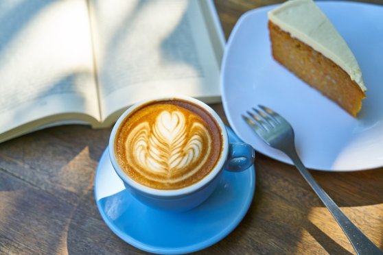 Bücherkaffee: Herbstneuheiten und Kaffee und Kuchen