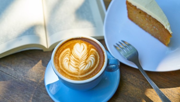 Bücherkaffee: Herbstneuheiten und Kaffee und Kuchen