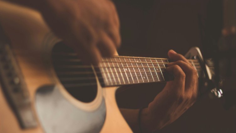 Der Pfarrer singt Mundart