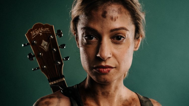 Lara Stoll ist Lara Stoll – Volume 5 – Die Rückkehr!