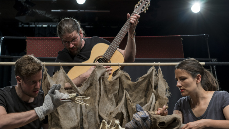 Hand im Glück: Siebe Geisse und zwei Wölf