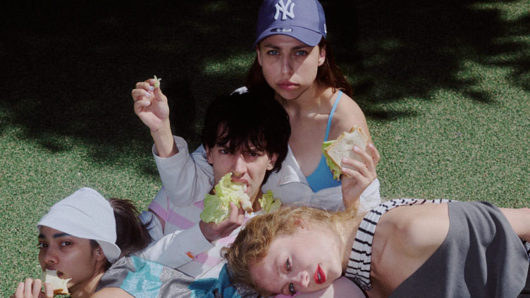 The In Between von Neil Höhener