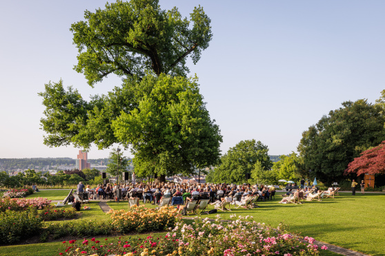 lauschig mit Nora Gomringer und Katja Früh