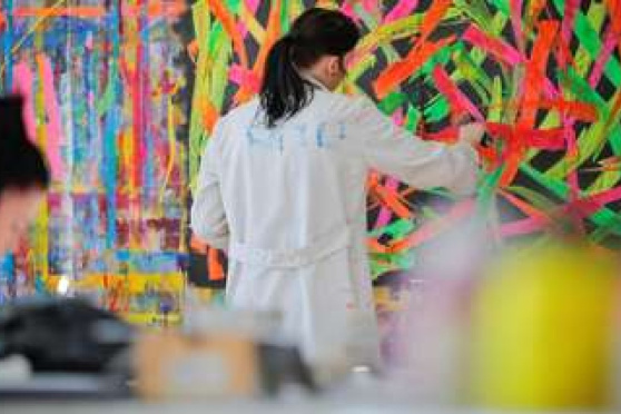 Experimentelles Malen mit Alltagsgegenständen