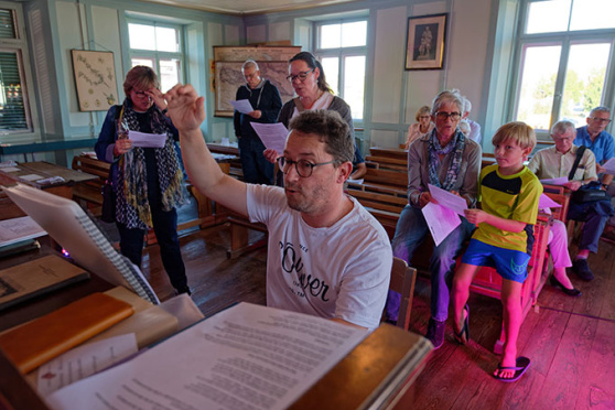 Offenes Singen am Harmonium