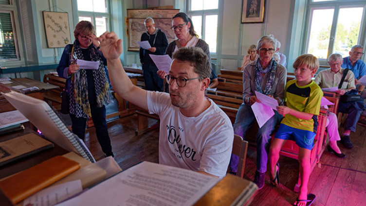 Offenes Singen am Harmonium
