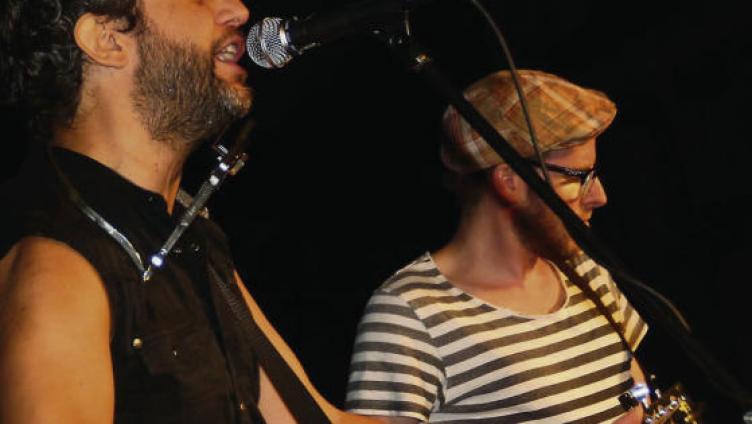 Vor dem Rathaus klingt es rockig