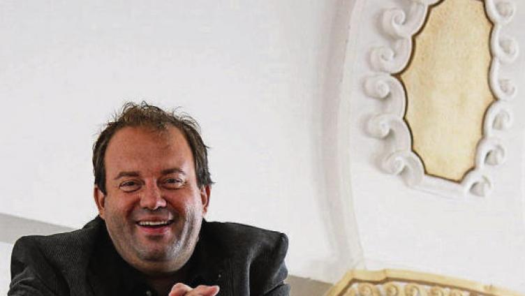 Sie küssen den Schwertsaal wach