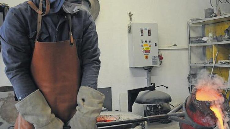 Sie kombinieren Metall und Stein