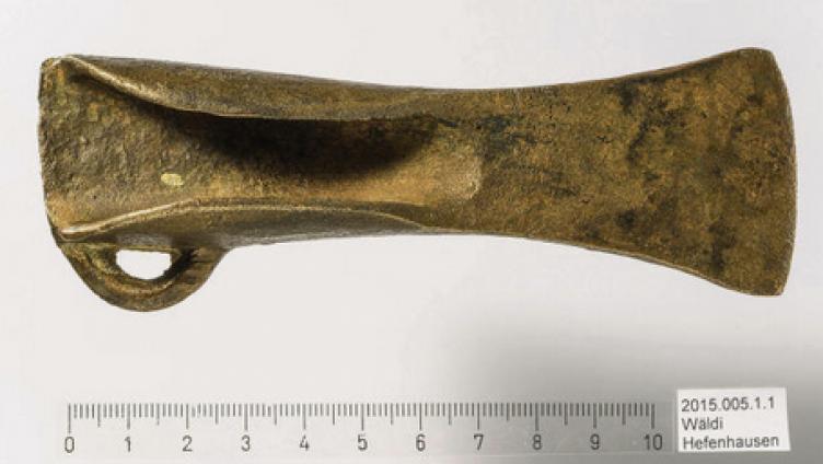 Das Bronzebeilchen aus dem Abfall