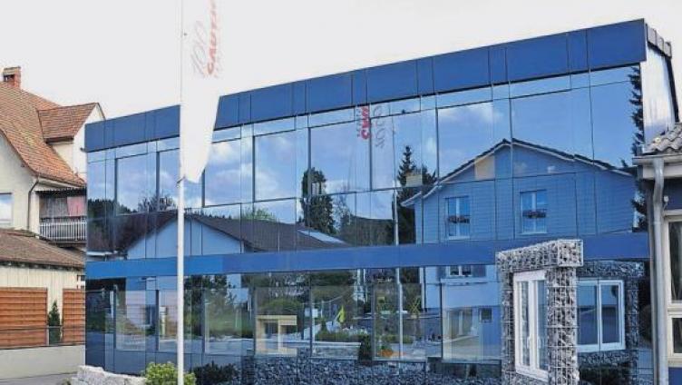 Bibliothek zieht über die Urne um