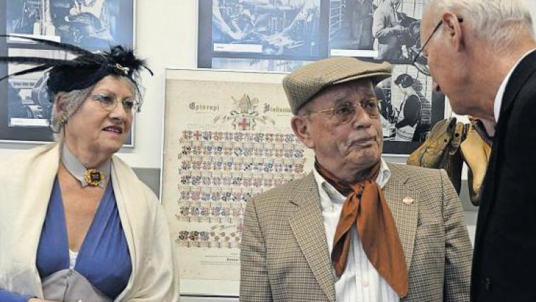 Sie feiern in Grossmutters Rock