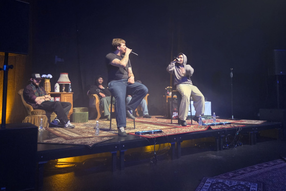 Zwischen Sofas und Selbstoffenbarung